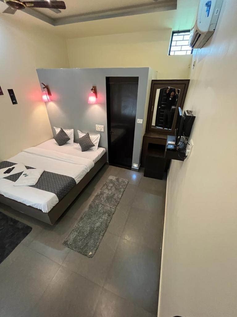 Vagator House Resort Goa Exterior photo