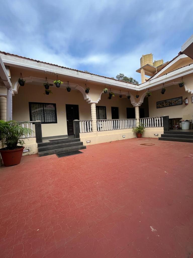 Vagator House Resort Goa Exterior photo