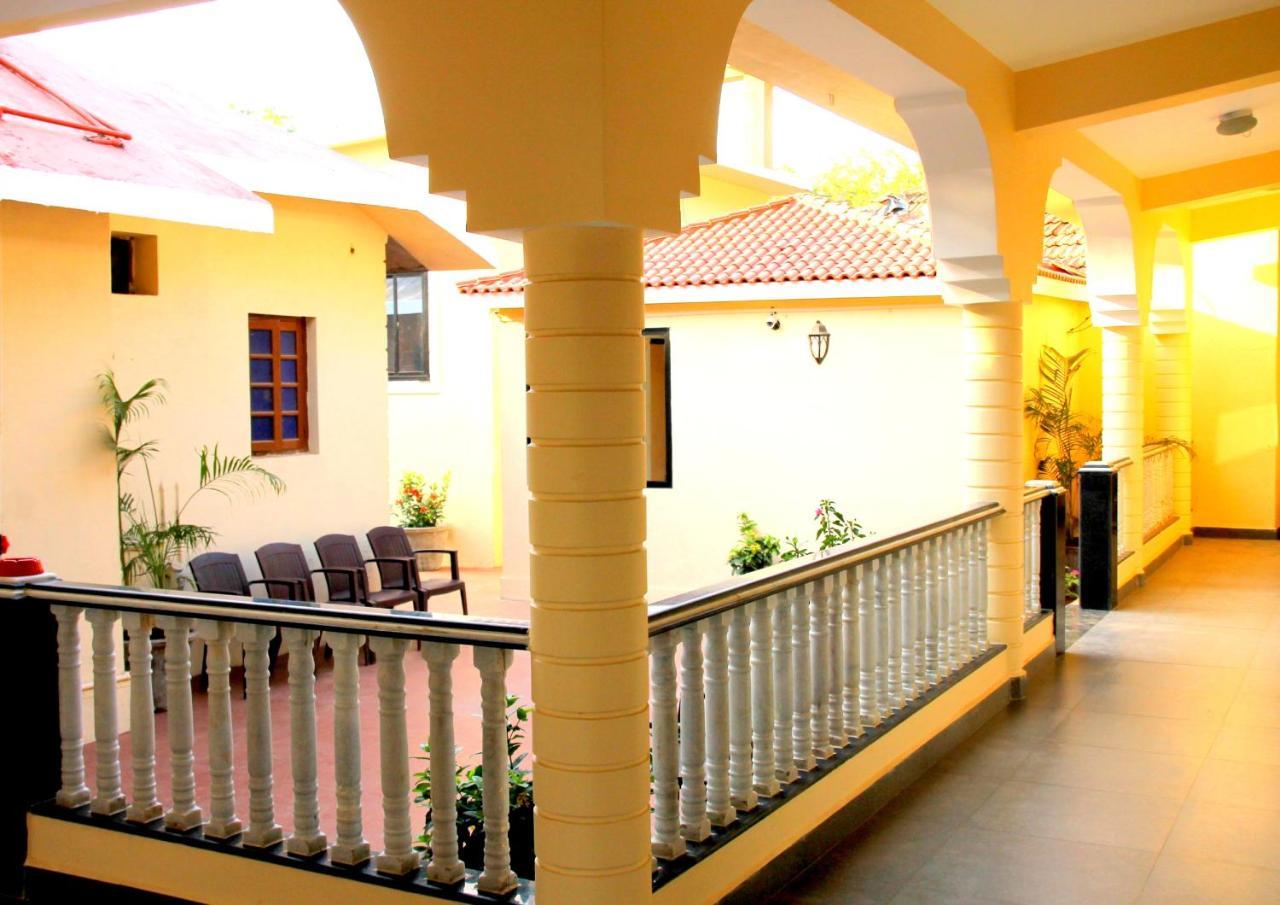 Vagator House Resort Goa Exterior photo