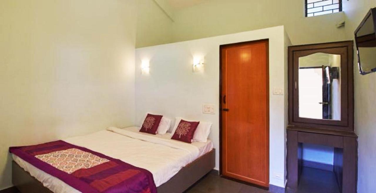 Vagator House Resort Goa Exterior photo