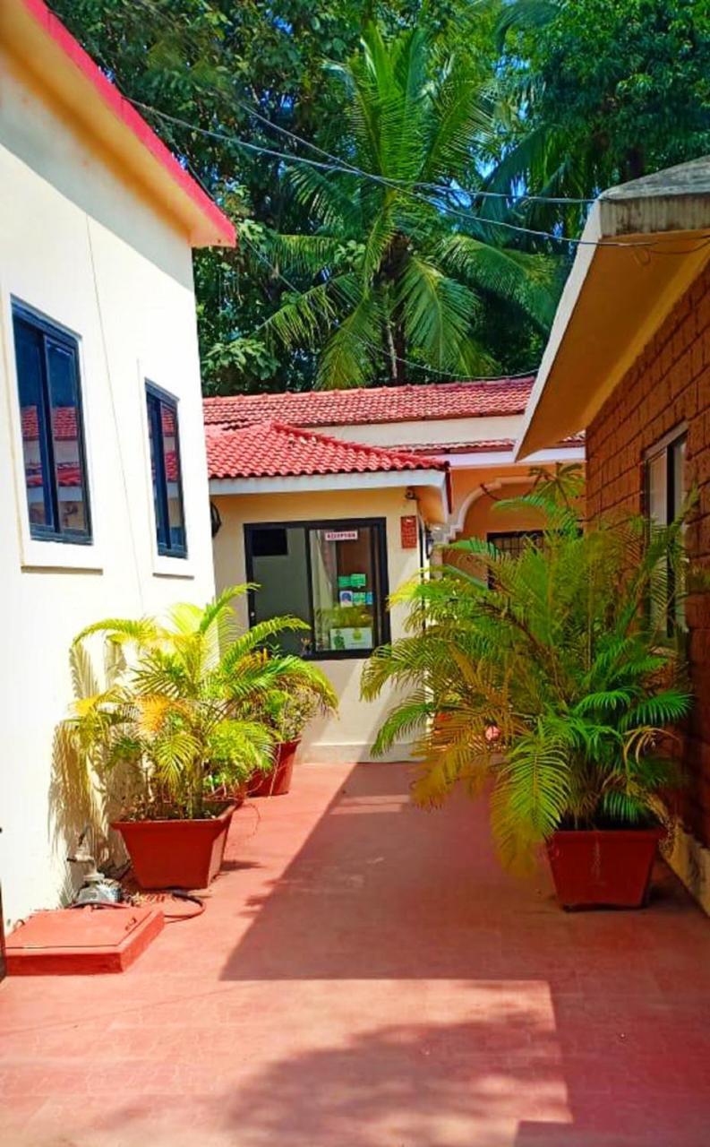 Vagator House Resort Goa Exterior photo