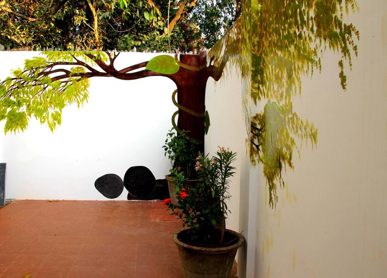 Vagator House Resort Goa Exterior photo